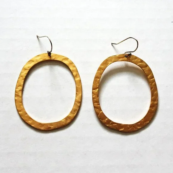 Vintage Artisan Large 2” Hammered Goldtone Oval Hoop Earrings Gypsy Pierced - Picture 3 of 5
